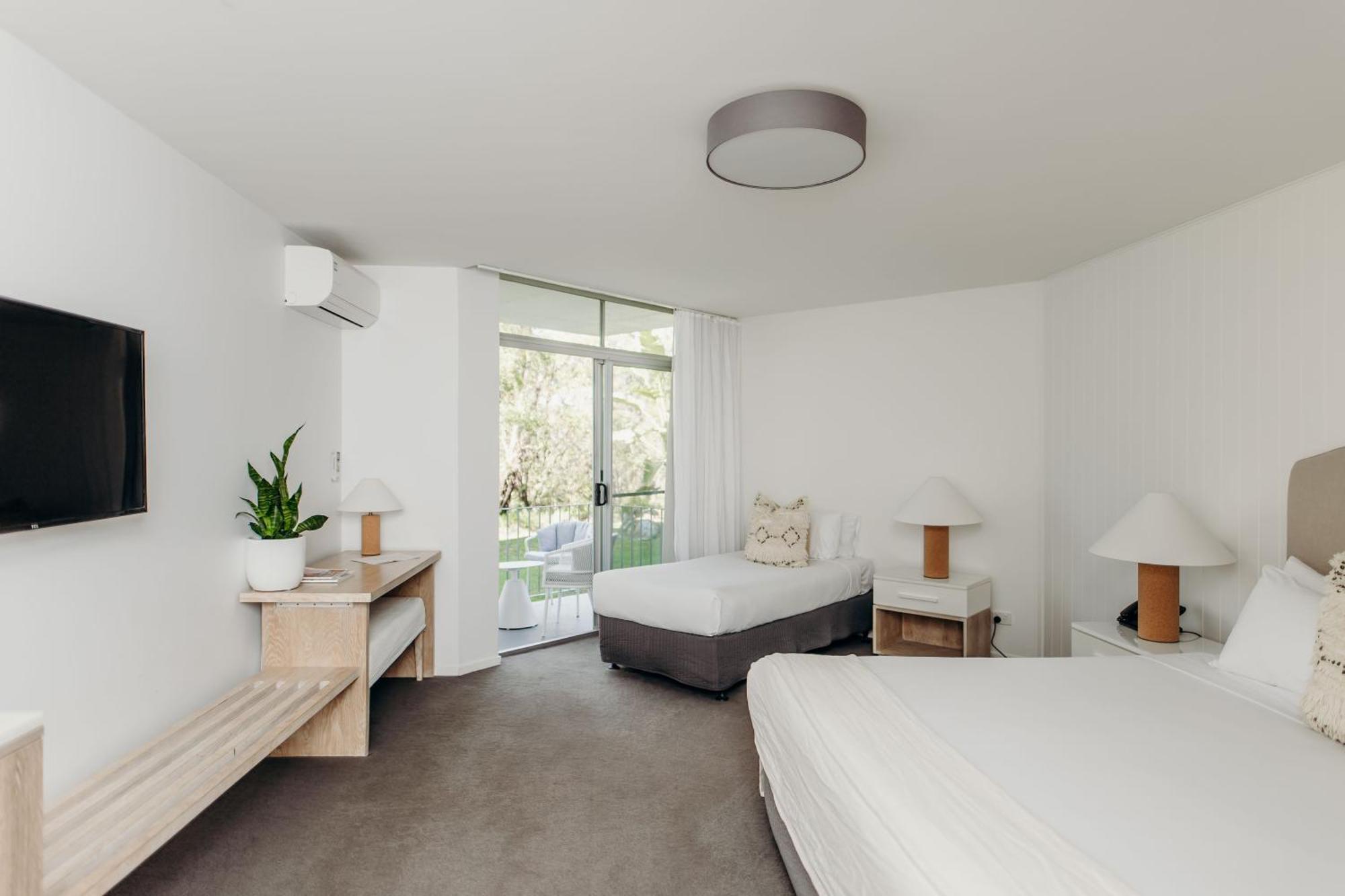 Hotel Bannisters Port Stephens